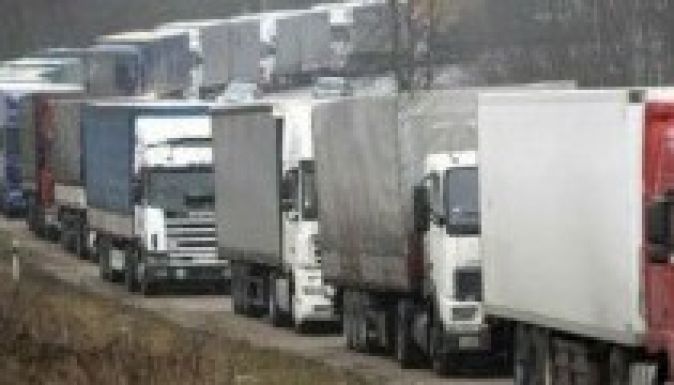 Három órát várnak a kilépésre a kamionok Nagylaknál