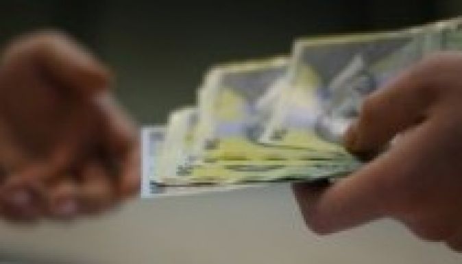 Júliustól 900 lej lesz a bruttó minimálbér