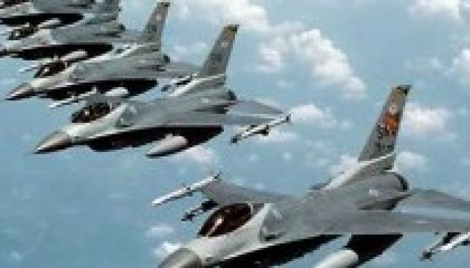 Amerikai F-16-os vadászgépek érkeznek  „elég hosszú időre”