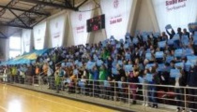 Az SZNT korlátozó jellegűnek tartja a zászlótörvényt