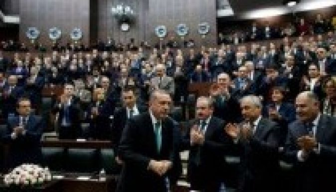 Bocsánatot kért a megölt örmények unokáitól a török kormányfő