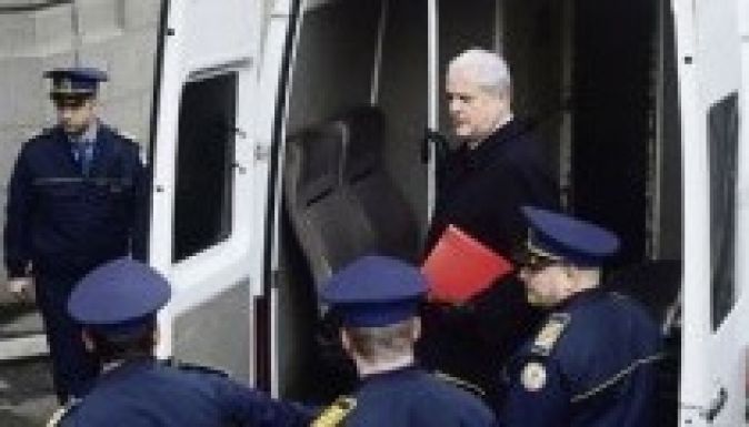 Eldőlt: négy év marad Năstase börtönbüntetése