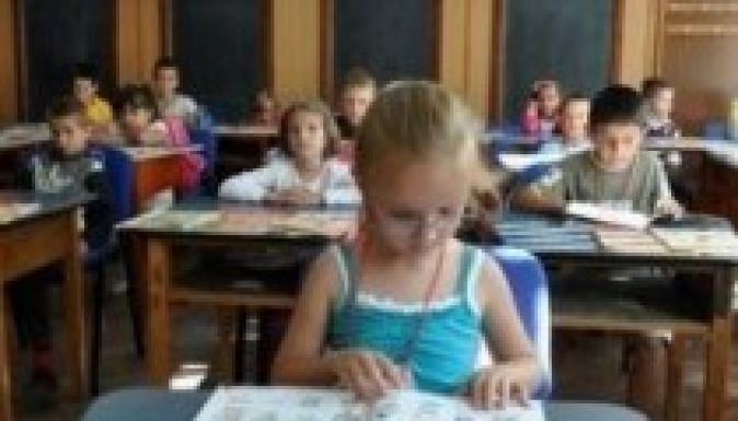 Fogalmazást is kellett írniuk a másodikosoknak románból