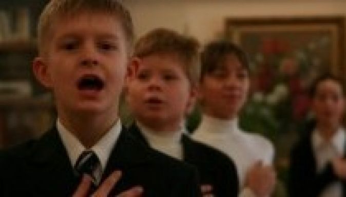 Ellenzik a zászlótörvény szigorítását és az iskolai himnuszéneklést