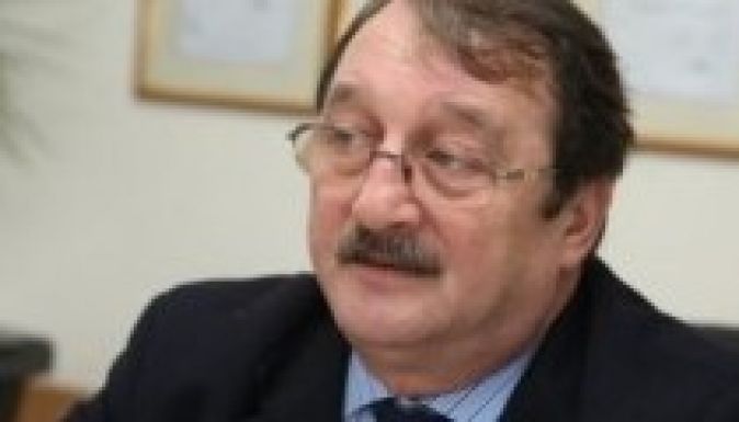 Őrizetbe vette az ügyészség az államfő öccsét