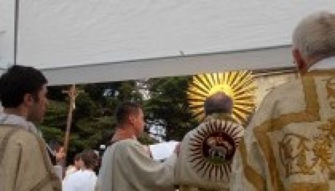 Úrnapi körmenet a Szent Mihály templomban (VIDEÓ)