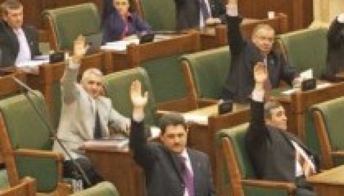 A szenátus már megszavazta a tb-járulék csökkentését