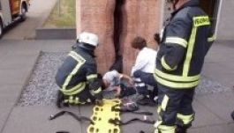 Tűzoltók mentették ki az óriási vaginába szorult cserediákot