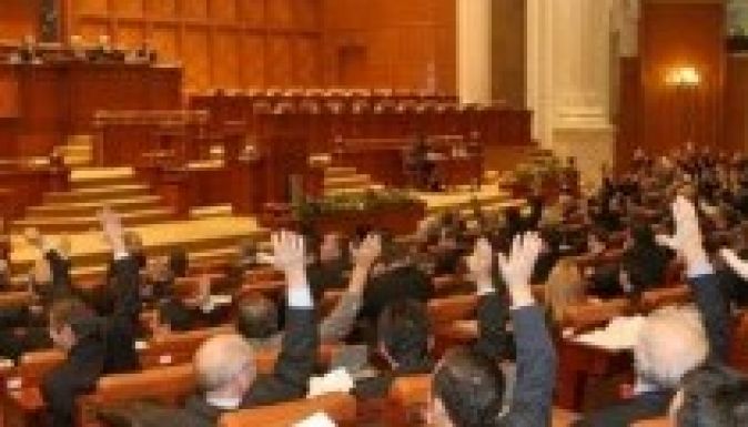 Eldőlt: októbertől csökken a tb-járulék Romániában