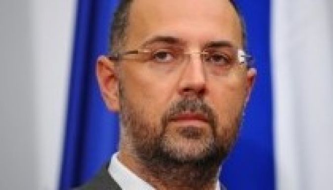 Kelemen szerint Corlățean maradi vagy manipulál