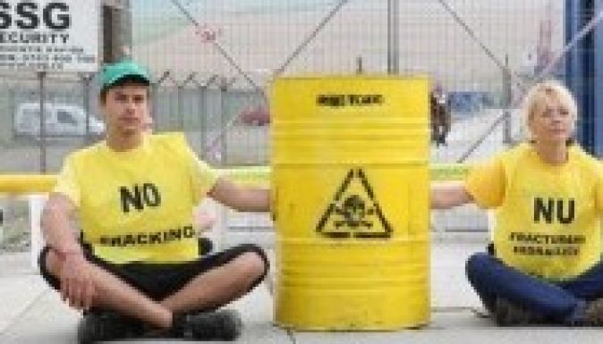 Greenpeace-aktivisták torlaszolták el az utat Pungeşti-en