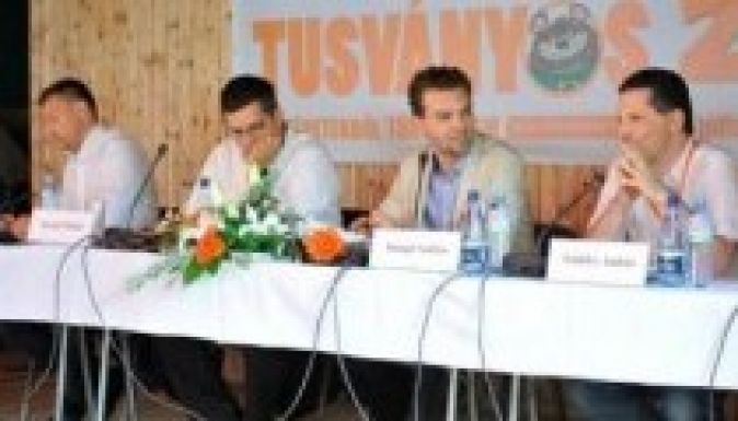 Egymással vitáznak a magyarországi politikusok Tusványoson