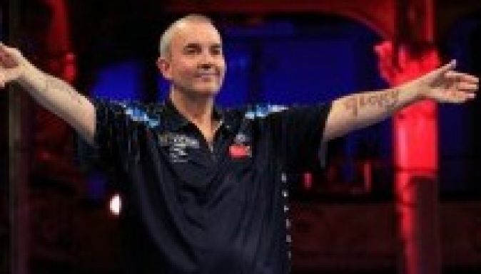Ezt csináld Phil Taylor dartslegenda után, ha tudod! (VIDEÓ)
