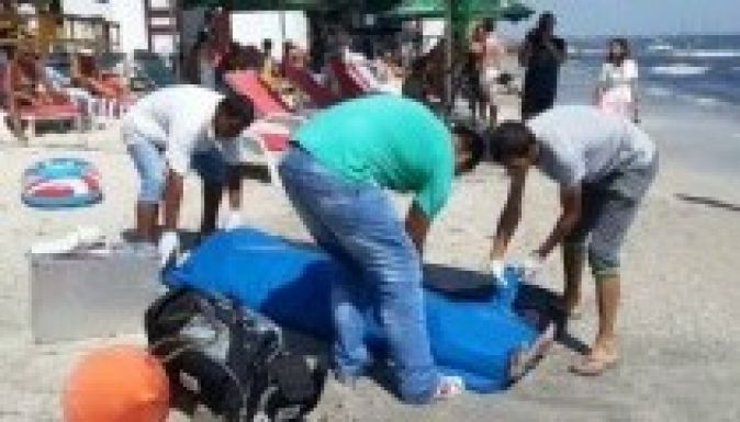 A tengerbe fulladt apa és kislánya Mamaián