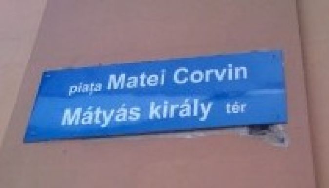 CEMO: nincs megoldva a valós kétnyelvű utcanévtáblák kérdése