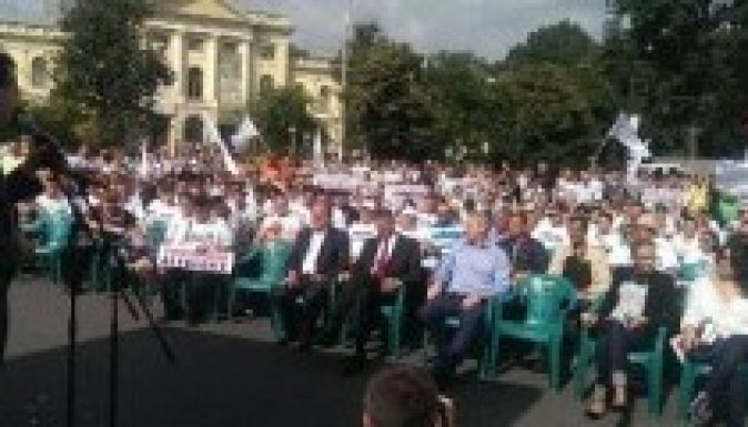 A pártváltásos rendelet ellen tiltakozott az ellenzék Bukarestben