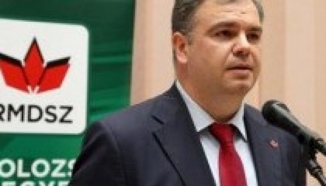 Az RMDSZ nem ért egyet a pártváltás ideiglenes engedélyezésével