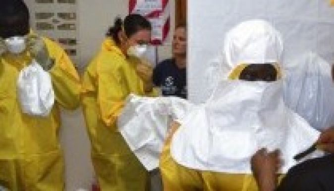 Az ebolás vidékekről érkező hajókon razziáznak az amerikaiak