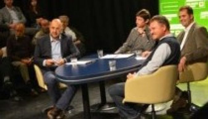 Pódiumon a kampányról, az RMDSZ-ről, az autonómiáról