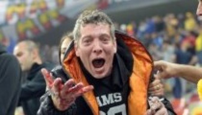 Hősöket faragott a sajtó a román szurkolókból