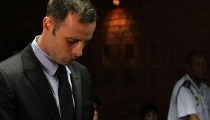 Pistorius öt év börtönt kapott barátnője lelövéséért