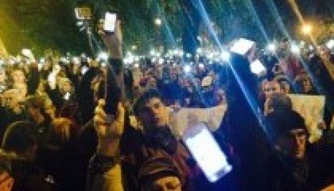 Élesen bírálta az internetadó tervét Neelie Kroes uniós biztos szóvivője