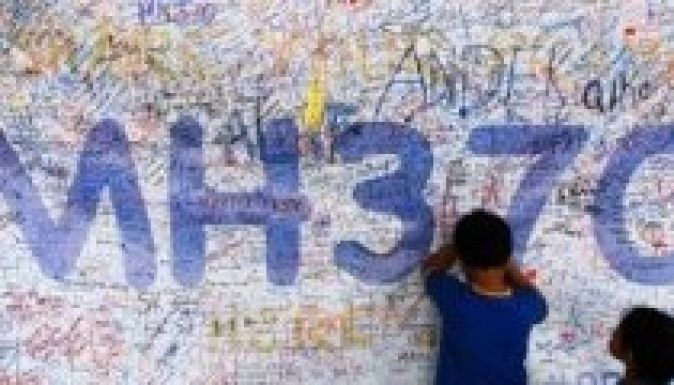 Beperelte a maláj légitársaságot egy 11 és egy 13 éves fiú