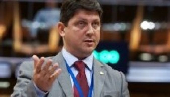 Ponta: fejével felel a külföldi szavazásért Corlăţean