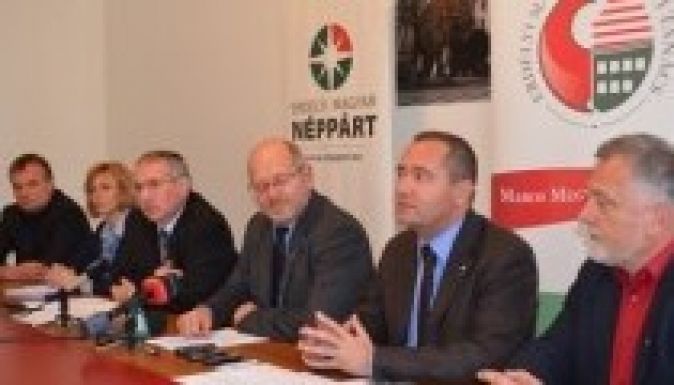Nem fogadta el Toróék lemondását az EMNP elnöksége