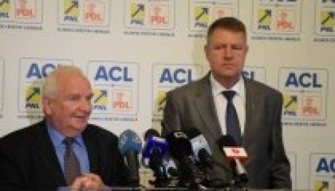 Az EPP elnöke Johannisnak, Pontának és Băsescunak is üzent