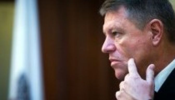 Egy héttel elhalasztották Johannis összeférhetetlenségi ügyét