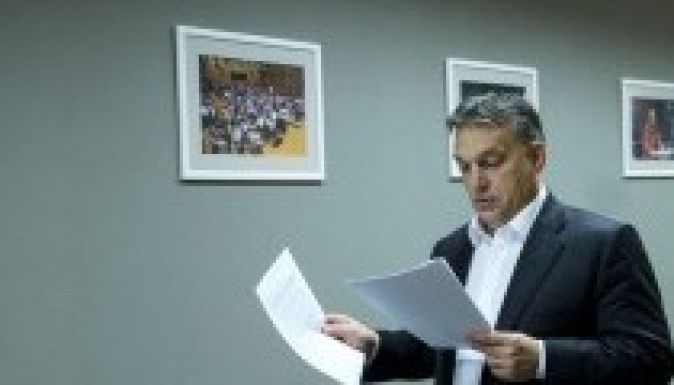 Orbán nem törődik a Fidesz népszerűségvesztésével