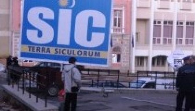 Visszaállították a SIC-táblát Sepsiszentgyörgyön