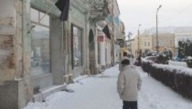 Már lecsapott a rendőrség a gyászlobogót kitűző kézdivásárhelyiekre