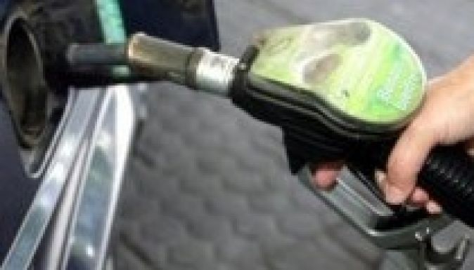 Tovább esett a benzin ára