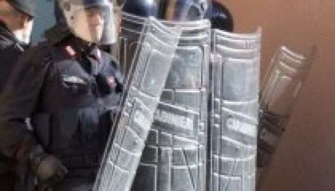 Rómában biztonsági készültséget rendeltek el a szerkesztőségeknél