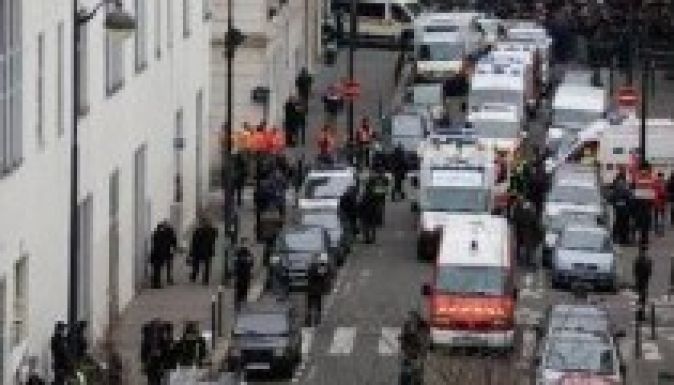 A francia lap egyik munkatársa engedte be a terroristákat