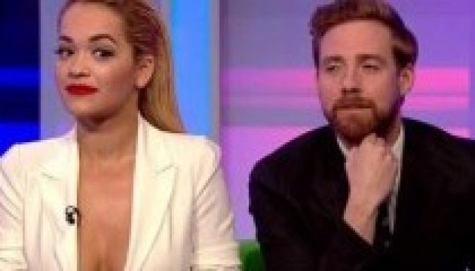 Dekoltázs miatt kényszerült elnézést kérni a BBC