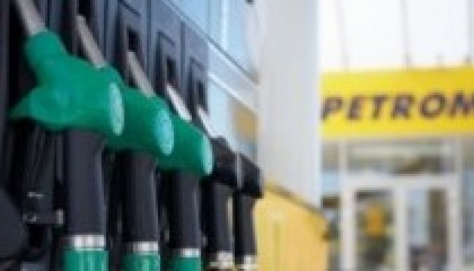 Már itt van az 5 lejnél olcsóbb benzin