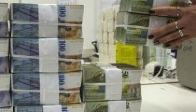 Pánikot keltett a svájci frank hirtelen erősödése