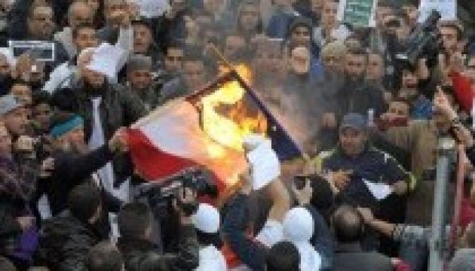 Másfél milliárd muszlimot sért a Charlie Hebdo új karikatúrája