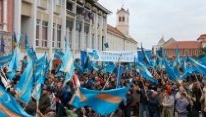 Csak márciusban tárgyal az autonómiahatározatokról az ET