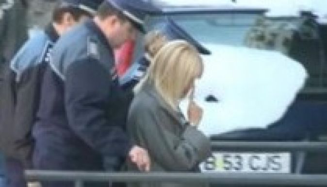 Ismét „maffiózó jelbeszéddel” üzengetett Elena Udrea (VIDEÓ)