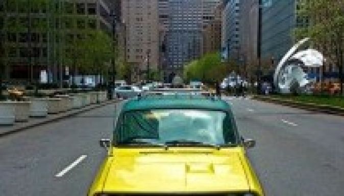 Csodájára járnak New Yorkban egy sárga Daciának