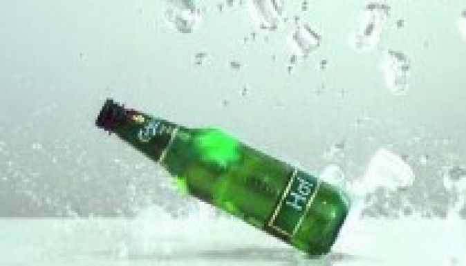 Jön a lebomló sörösüveg