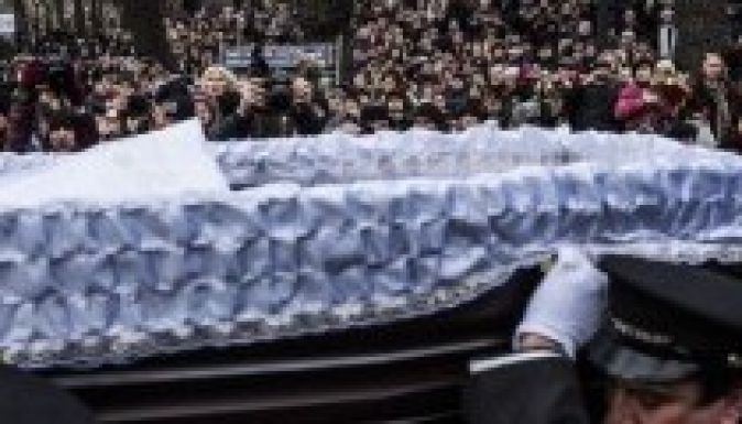 Ezrek búcsúztatták el Moszkvában Borisz Nyemcovot (VIDEÓ)