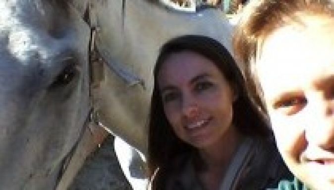 Bolíviai feleségével és lovakkal szelfizik Tóásó Előd (GALÉRIA)