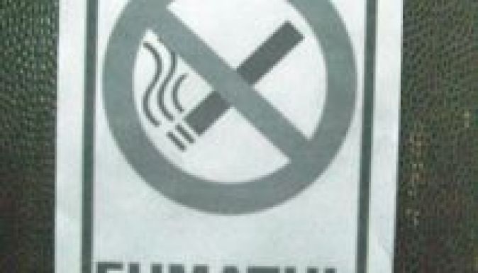 Teljesen kitilthatják a dohányzást a közintézményekből