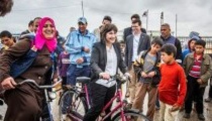 Ki nem találná, mit osztott ki Amszterdam a szíriai menekülteknek