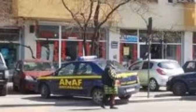 ANAF-autó mellett árulják a hamis számlákat Bukarestben (VIDEÓ)
